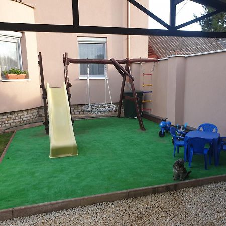 Anda Vendeghaz Hotel Harkany Bagian luar foto