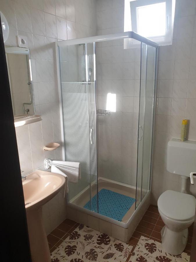 Anda Vendeghaz Hotel Harkany Bagian luar foto