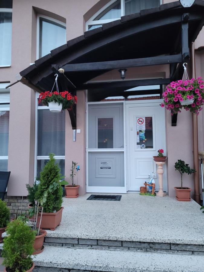 Anda Vendeghaz Hotel Harkany Bagian luar foto