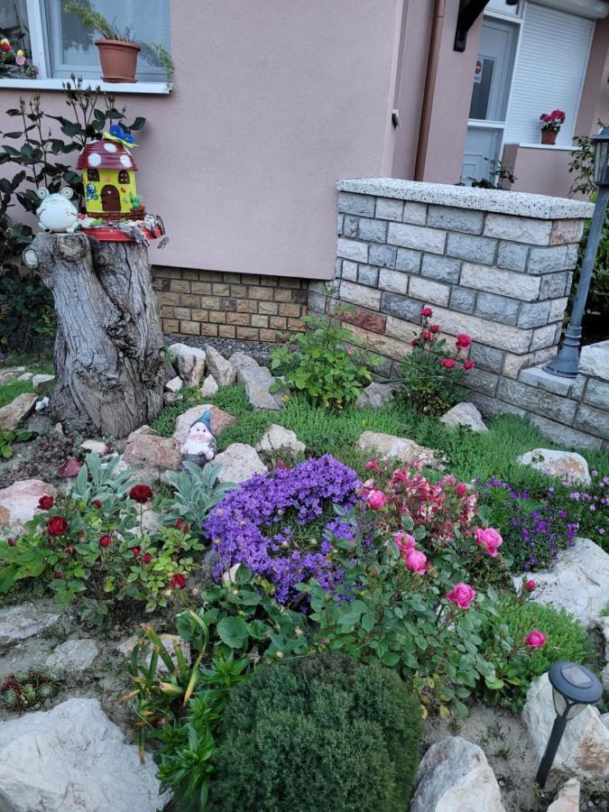 Anda Vendeghaz Hotel Harkany Bagian luar foto